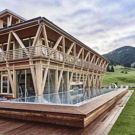 Hubertus Mountain Refugio Allgaeu 酒店 4*